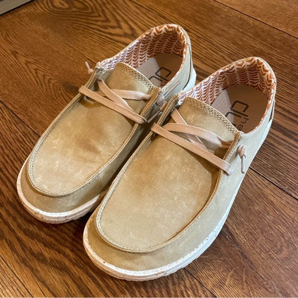 Hey Dude Wendy size 6 Wheatfields Tan / Beige